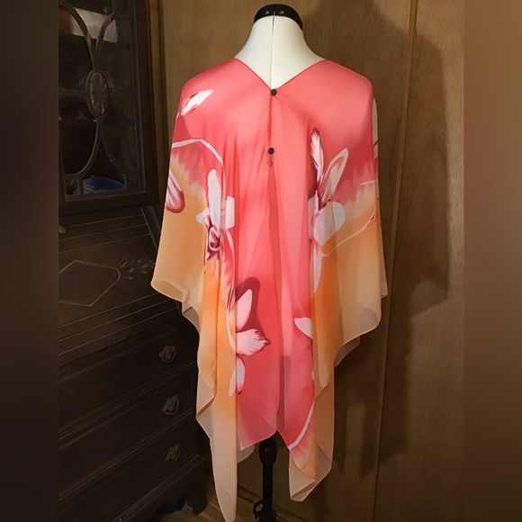 NWOT Floral Caftan Poncho Top - Picture 2 of 14